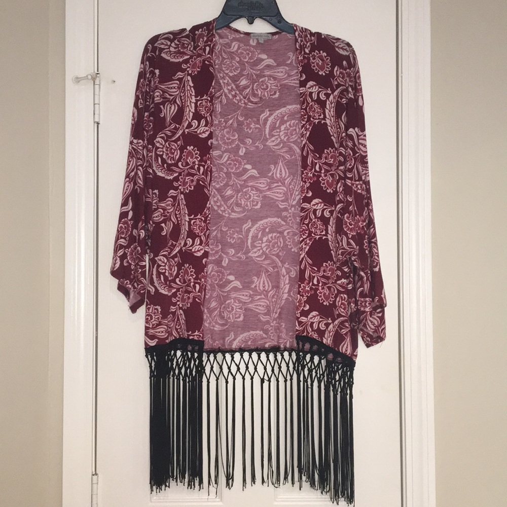 🔴🔴Red and white kimono with black fringe🔴🔴